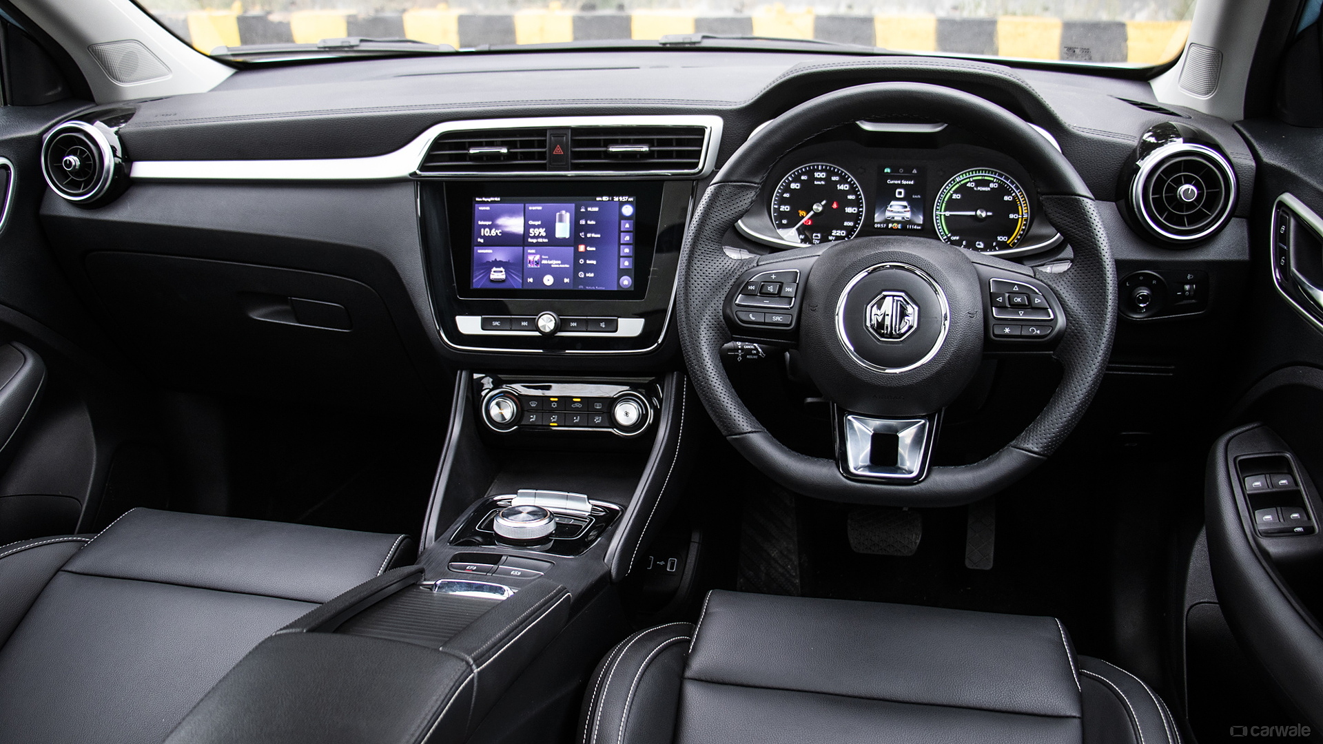 mg-zs-ev-interior-15